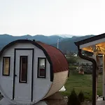 Nyaraló в 12 и 5 *