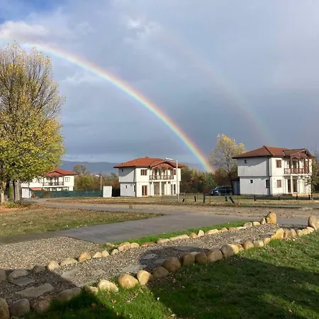 Vakantiehuis в 12 и 5