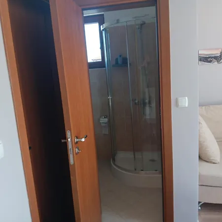 в 12 и 5 * Dolna Banya