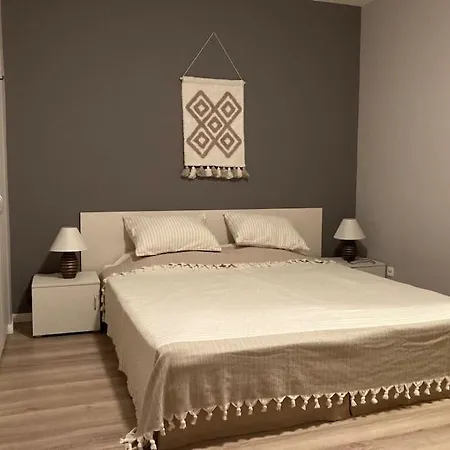 Ferienhaus в 12 и 5 Dolna Banya