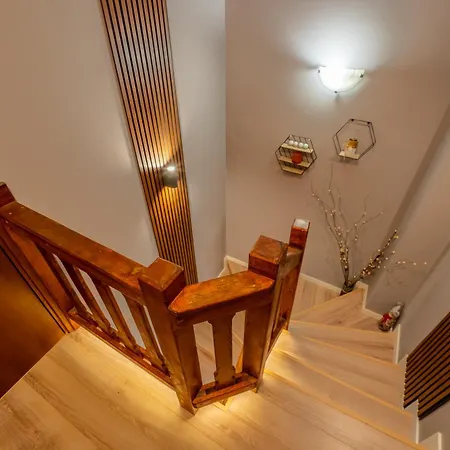 в 12 и 5 * Dolna Banya