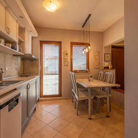 в 12 и 5 * Dolna Banya