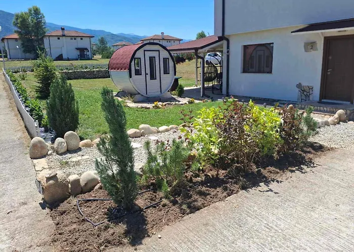 в 12 и 5 Nyaraló *