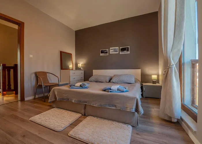 в 12 и 5 * Dolna Banya