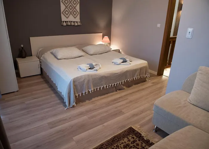 Nyaraló в 12 и 5 *