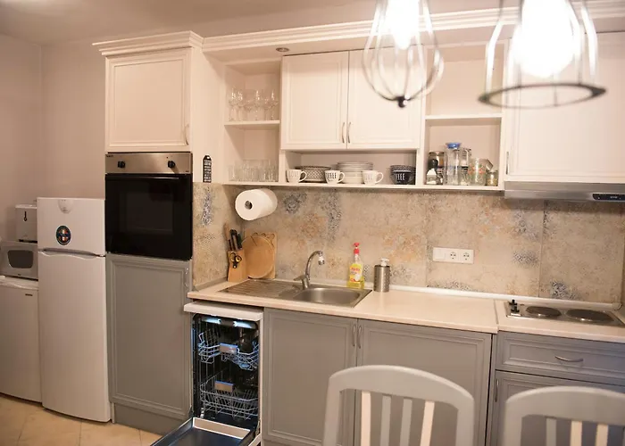 в 12 и 5 Nyaraló *