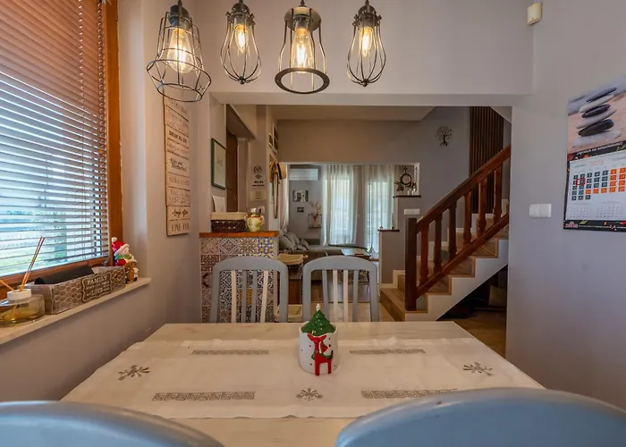 Nyaraló в 12 и 5 *