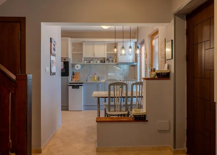 в 12 и 5 Nyaraló *