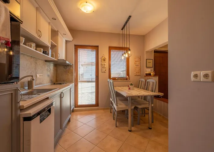 в 12 и 5 * Dolna Banya