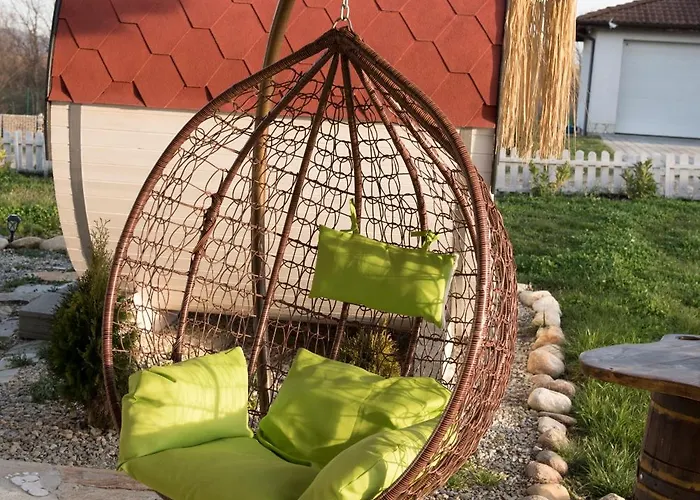 в 12 и 5 Nyaraló *